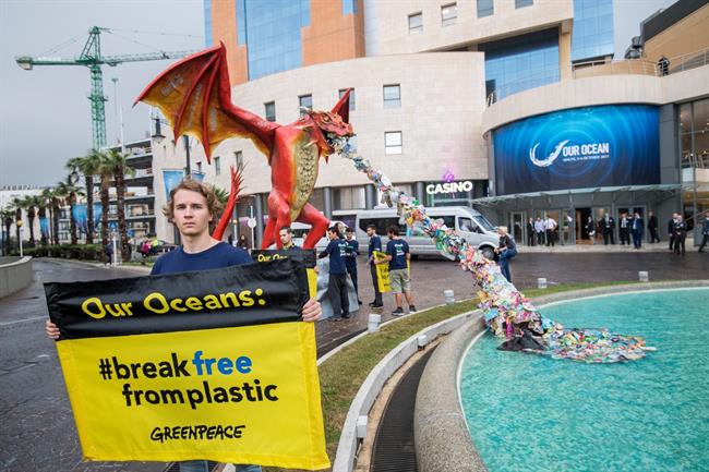 ep un dragoncuatro metros escupe basura marinala cumbre our oceanmalta