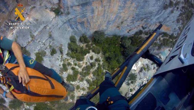 Uno de los rescates de la Guardia Civil en los que intervino el helicóptero | GUARDIA CIVIL ep unolos rescatesla guardia civillosintervinohelicoptero