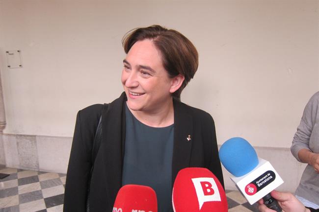 la alcaldesa de barcelona ada colau