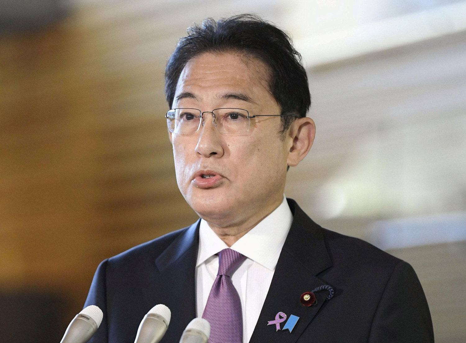 https://img2.s3wfg.com/web/img/images_uploaded/9/5/photo-d-archives-le-premier-ministre-japonais-fumio-kishida-s-adresse-aux-medias-a-tokyo_rsz.jpg