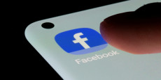 cette illustration montre l application facebook sur un smartphone 