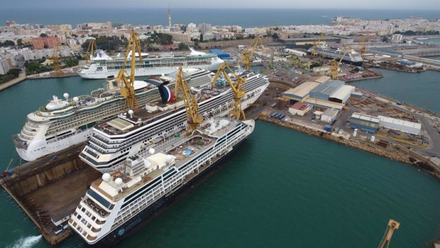 ep archivo   astilleros de navantia en cadiz con varios cruceros para reparacion