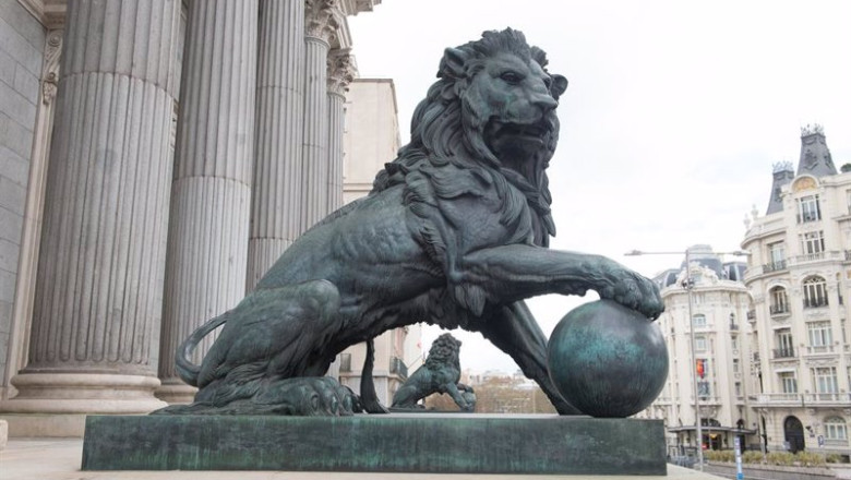 ep archivo estatuas de leones en la entrada del congreso de los diputados durante el estado de ep archivo estatuas de leones en la entrada del congreso de los diputados durante el estado de