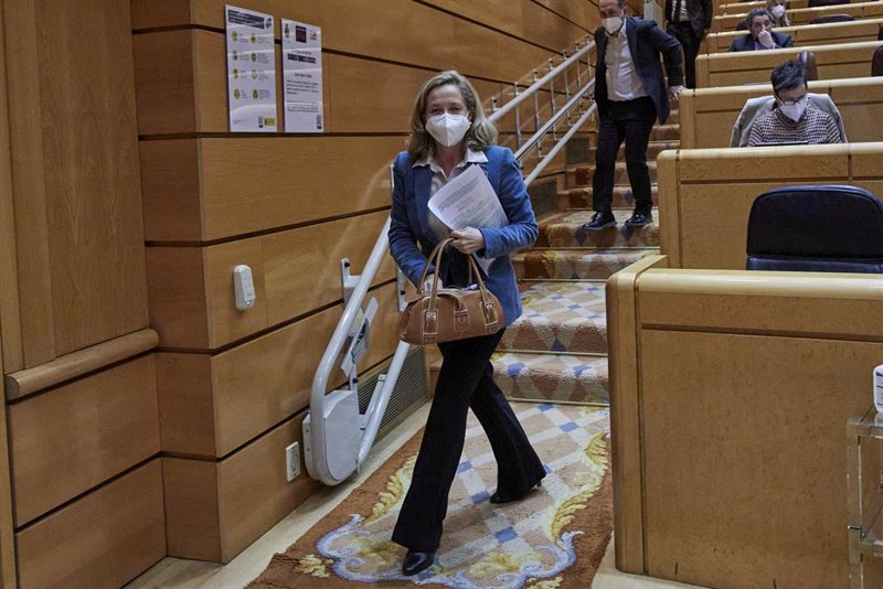 Calviño cree que los bancos la han escuchado y están más abiertos a negociar los ERE