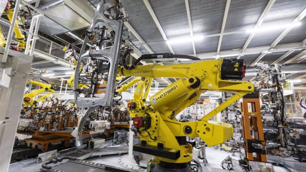 ep archivo   robot de seat que permite levantar hasta 400 kilos