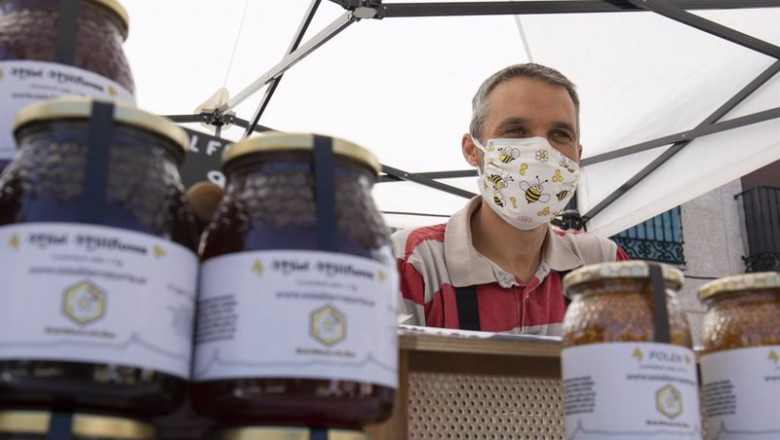 Archivo - Un puesto de miel, en el mercadillo La Despensa de Madrid | Rafael Bastante - Europa Press - Archivo ep archivo un puesto de miel en el mercadillo la despensa de madrid