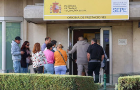 ep archivo varias personas en la entrada de una oficina del sepe a 2 de septiembre de 2025 en ep archivo varias personas en la entrada de una oficina del sepe a 2 de septiembre de 2025 en
