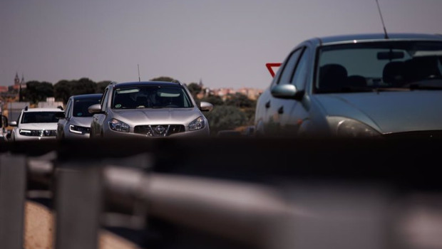 ep archivo   varios vehiculos durante un control de la guardia civil en la autovia a 5 en la primera