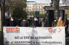 ep concentracion de la plantilla de aernnova y del sindicato provincial de industria de ccoo de