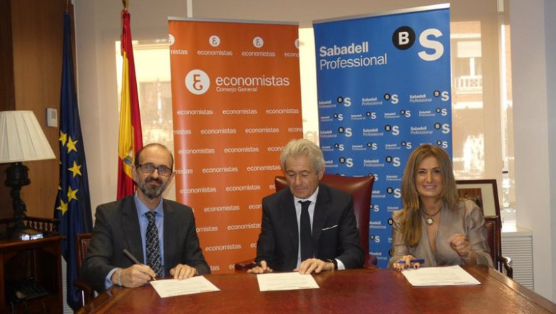 ep de izq a dcha bernardino gomez director general de bansabadell pensiones valentin pich presidente ep de izq a dcha bernardino gomez director general de bansabadell pensiones valentin pich presidente