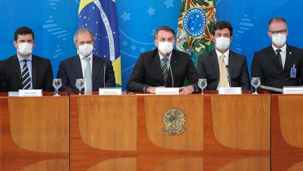 ep el presidente de brasil jair bolsonaro y parte de su gobierno durante una conferencia de prensa