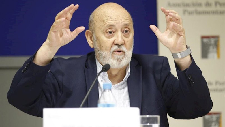 ep el presidente del cis jose felix tezanos participa en una mesa redonda en el curso de verano de