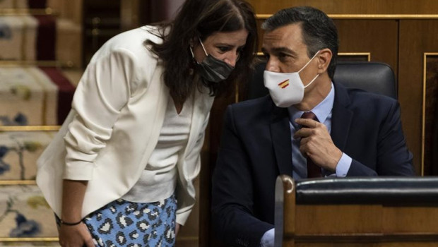 ep el presidente del gobierno pedro sanchez habla con la portavoz del psoe en el congreso adriana