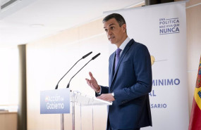 ep el presidente del gobierno pedro sanchez visita el centro de atencion telefonica y telematica del