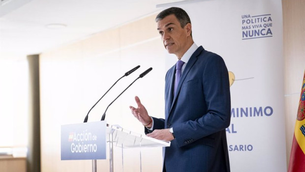 ep el presidente del gobierno pedro sanchez visita el centro de atencion telefonica y telematica del