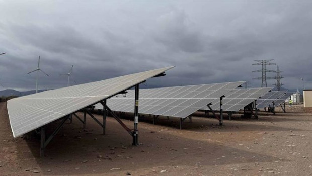 ep endesa inaugura en gran canaria su primera planta solar hibridada con sistema de baterias de