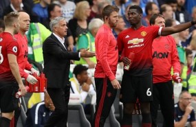 ep jose mourinhopaul pogba discutenemanchester united