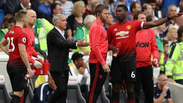 ep jose mourinhopaul pogba discutenemanchester united