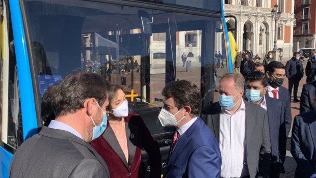 ep maroto c saluda a manueco en presencia del alcalde de valaldolid