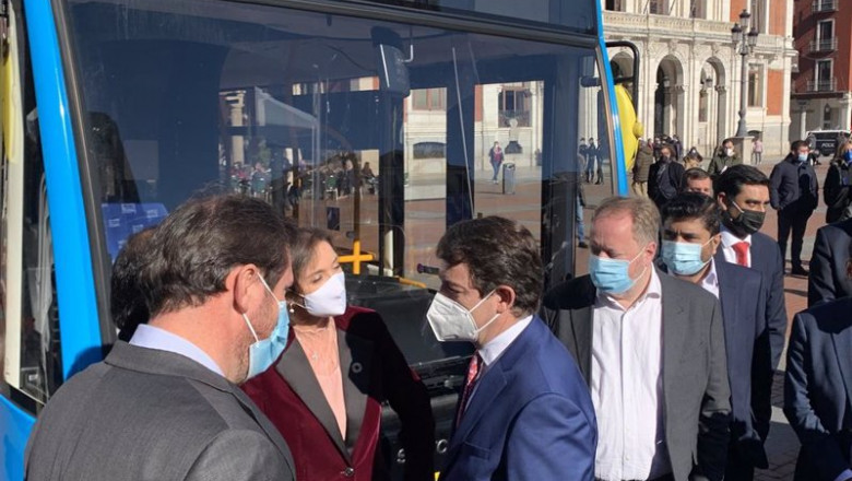 ep maroto c saluda a manueco en presencia del alcalde de valaldolid