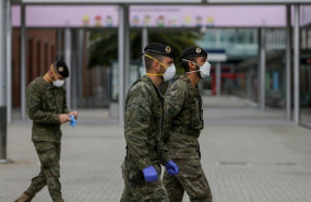 ep militares del ejercito en las inmediaciones del hospital de campana de ifema