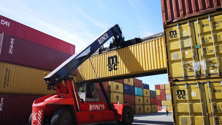 Movimiento de mercancías en el Puerto de Almería | APA - Archivo ep movimiento de mercancias en el puerto de almeria