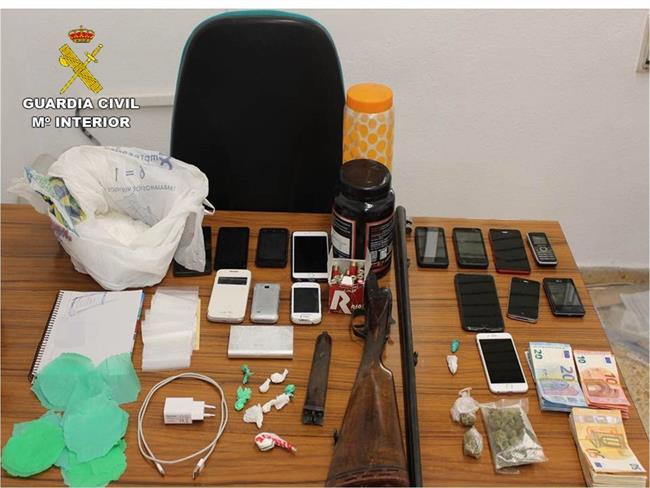 Objetos intervenidos en la operación | GUARDIA CIVIL ep objetos intervenidosla operacion