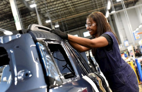 ep trabajadora en una planta de ford