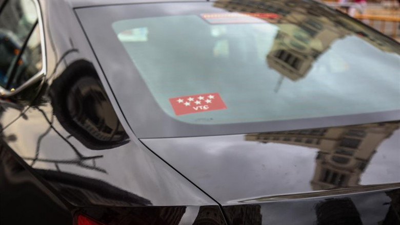 Un cohe con licencia VTC -Uber o Cabify- circula por Madrid | RICARDO RUBIO/EUROPA PRESS - Archivo ep un cohelicencia vtc -ubercabify- circulamadrid 20190320130504