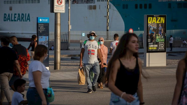ep varias personas caminan por barcelona catalunya espana
