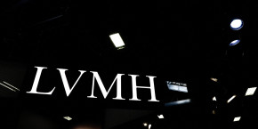 le logo de lvmh au parc des expositions de la porte de versailles a paris 