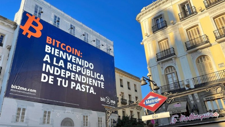 Archivo - Bit2Me despliega un cartel en la Puerta del Sol de Madrid | BIT2ME - Archivo ep archivo bit2me despliega un cartel en la puerta del sol de madrid