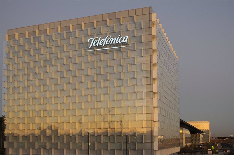 Una de cal y otra de arena para Telefónica: Citi eleva el precio y Bank of America lo baja