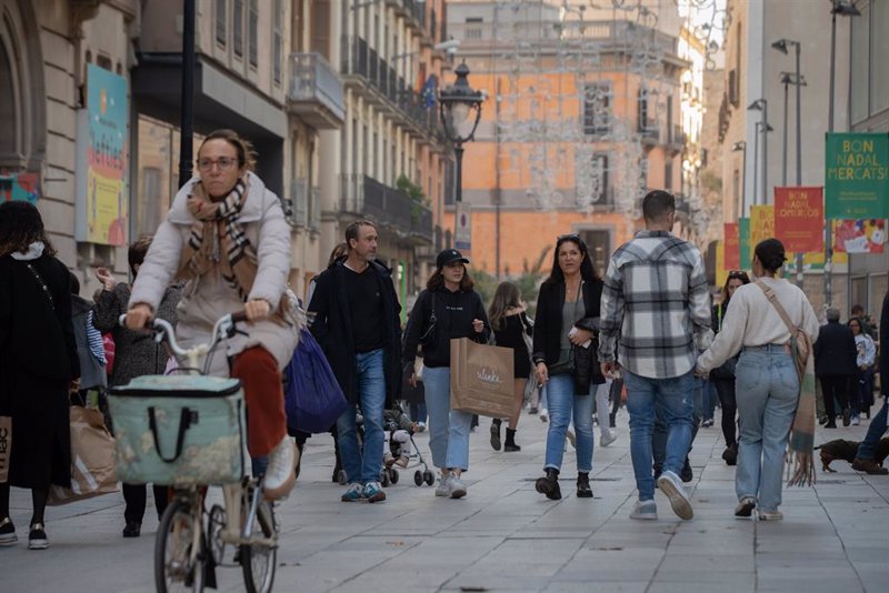 El sector servicios de la eurozona reanuda el crecimiento, aunque mantiene la tendencia débil