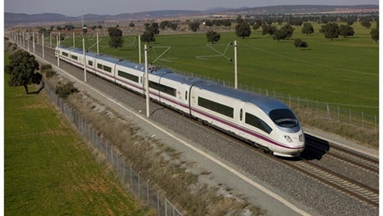 Renfe pierde 14,3 millones en el primer trimestre tras ...