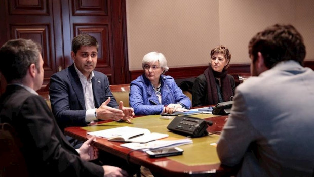 ep david aganzo junto a maria jose lopez y fe robles durante el encuentro con ciudadanos