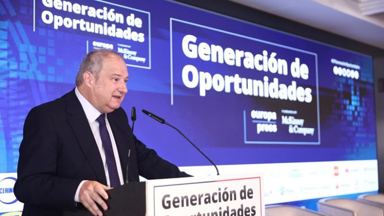 ep el ministro de industria y turismo jordi hereu protagoniza un encuentro del foro generacion de