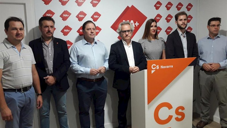 El portavoz de Ciudadanos en Navarra y parlamentario de Navarra Suma, Carlos Pérez-Nievas, en el centro de la imagen durante una rueda de prensa | EUROPA PRESS - Archivo ep el portavoz de ciudadanos en navarra y parlamentario de navarra suma carlos perez-nievas en el