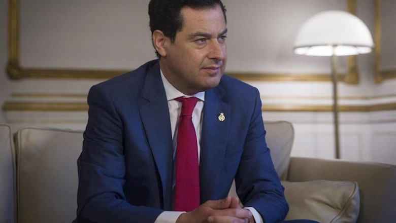 El presidente de la Junta de Andalucía, Juanma Moreno, durante la ronda de reuniones con los grupos con representación en el Parlamento de Andalucía el 13 de marzo de 2020. | María José López - Europa Press ep el presidente de la junta de andalucia juanma moreno durante la ronda de reuniones con los grupos