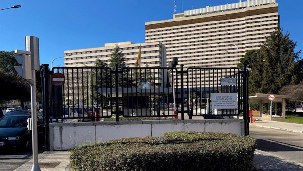 ep entrada al hospital gomez ulla centro donde han dado el alta a un ciudadano chino que acudio hace