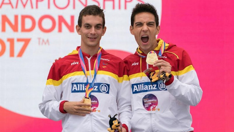 ep gerard descarrega junto a su guia marcos blanquino tras ganar el oro en el mundial de londres de