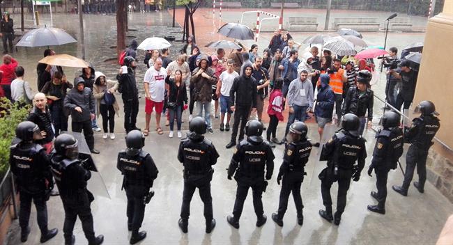 Guardia Civil y Policía Nacional requisan urnas del referéndum del 1-O (recurso) | EUROPA PRESS ep guardia civilpolicia nacional requisan urnasreferendum1-o recurso