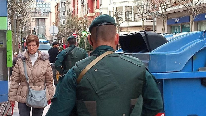 ep imagen de agentes de la guardicia civil que participan en un aoperacion contra la prostitucion y ep imagen de agentes de la guardicia civil que participan en un aoperacion contra la prostitucion y