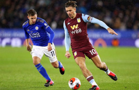 ep jack grealish perseguido por marc albrighton durante el leicester city-aston villa de la premier