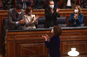 ep la ministra de hacienda maria jesus montero abajo el presidente del gobierno pedro sanchez 1i la