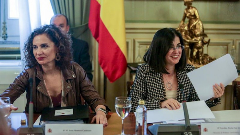 ep la ministra de hacienda y portavoz del gobierno maria jesus montero izq y la ministra de politica