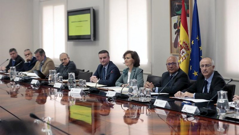 La vicepresidenta primera del Gobierno, Carmen Calvo, preside la Conferencia Sectorial de Seguridad Nacional, acompañada del jefe de gabinete del presidente, Iván Redondo | POOL MONCLOA ep la vicepresidenta primera del gobierno carmen calvo preside la conferencia sectorial de seguridad