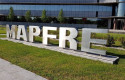 ep logo de mapfre ante su sede