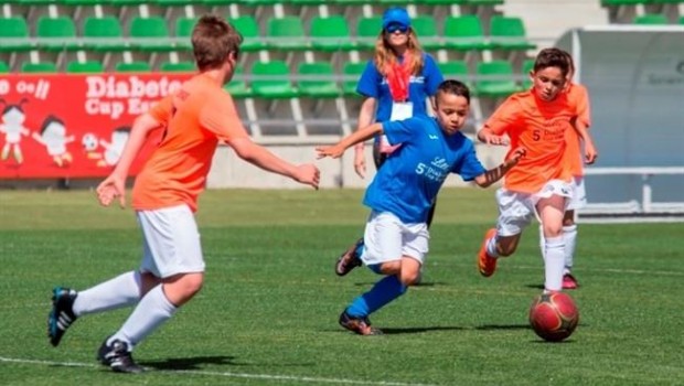 ep ninos jugandofutbol