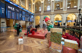 ep paneles informativos en el palacio de la bolsa de madrid a 2 de enero de 2026 en madrid espana ep paneles informativos en el palacio de la bolsa de madrid a 2 de enero de 2026 en madrid espana